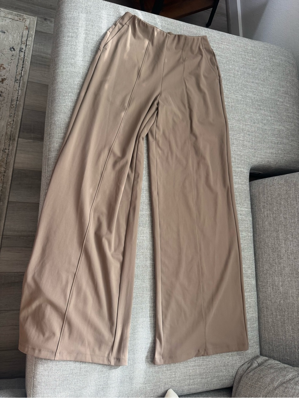 Old Navy Wide-Leg Pull-On Pants in Taupe Brown